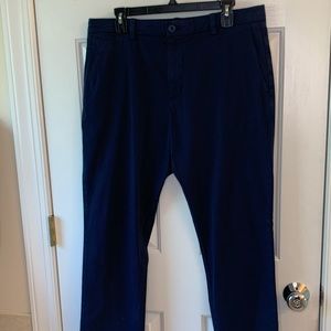Vineyard Vines Men slim pant. 34x30 Navy. Like new condition.